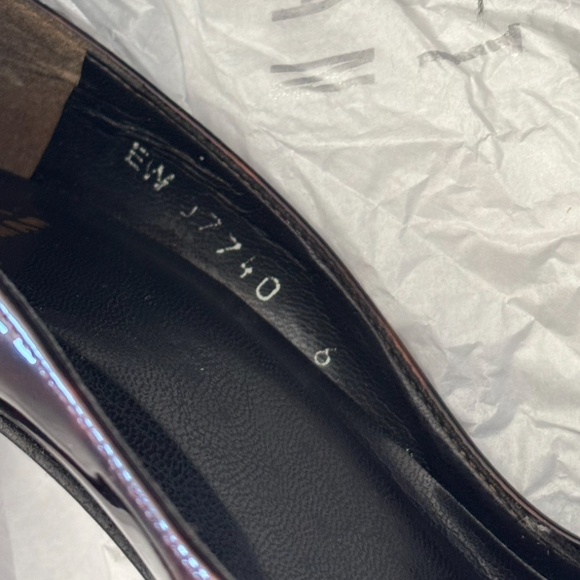 Stuart Weitzman Brown Patent Leather Pumps โ Size 6 - Picture 7 of 11